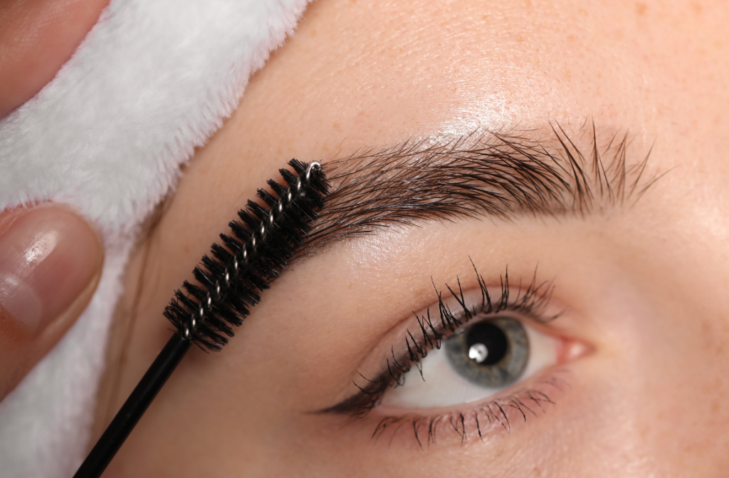 the Difference Between Brow Lamination and Brow Tinting
